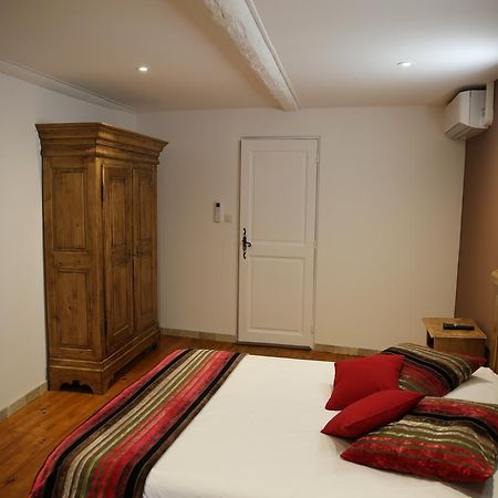 Les Pins Restaurant Et Chambre D'Hotes Sillans-la Cascade Eksteriør billede