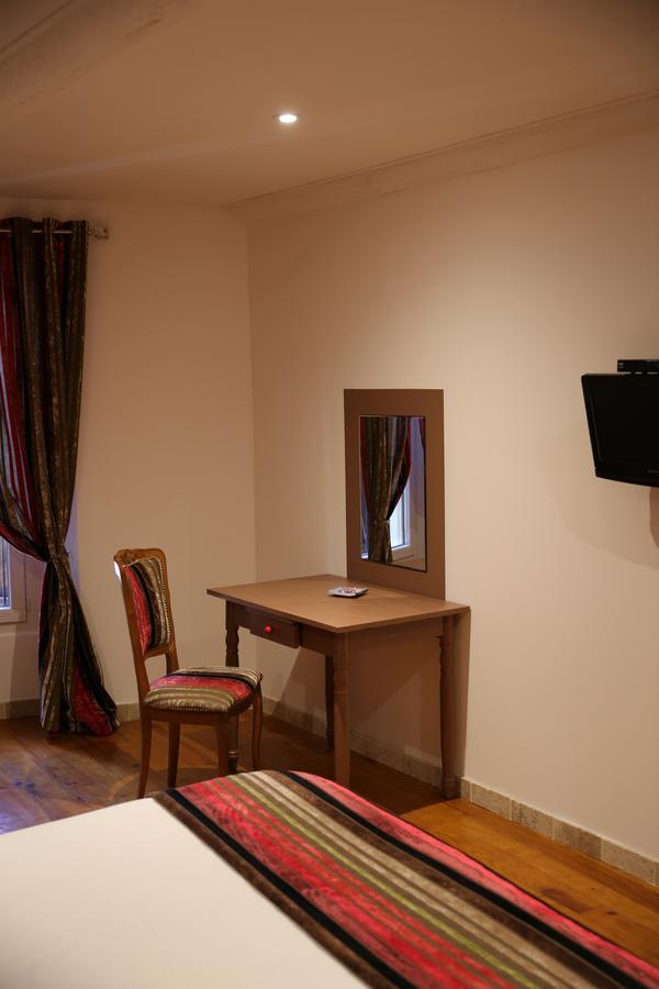 Les Pins Restaurant Et Chambre D'Hotes Sillans-la Cascade Eksteriør billede