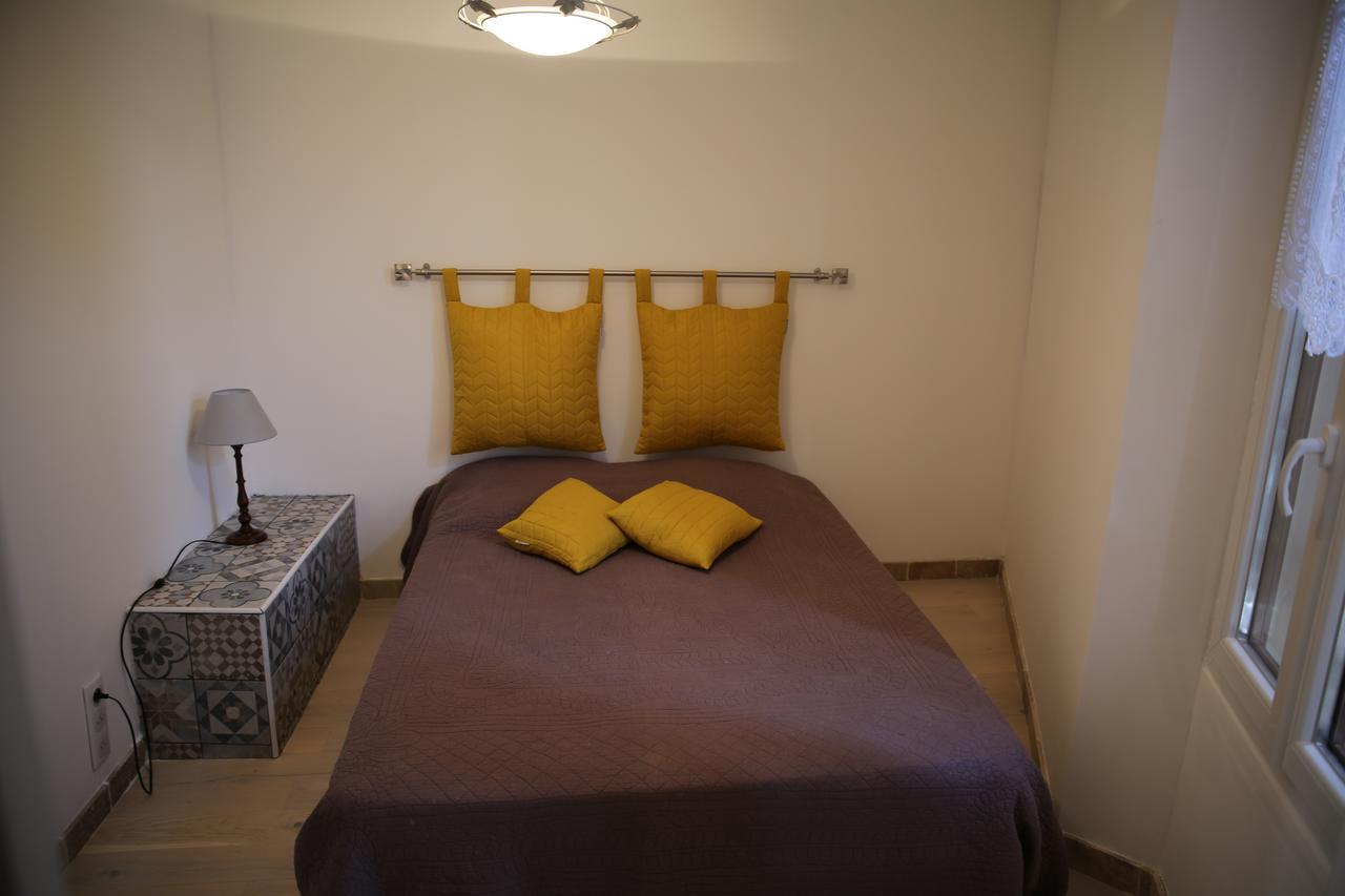 Les Pins Restaurant Et Chambre D'Hotes Sillans-la Cascade Eksteriør billede